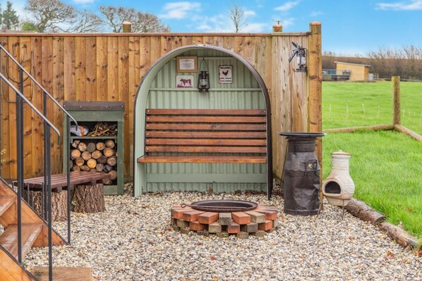Property grounds - 1 Bed in Trebullett (oc-m34010) (Trebullett)