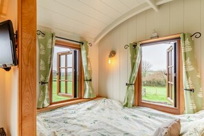 Free WiFi, bed sheets - 1 Bed in Trebullett (oc-m34010) (Trebullett)
