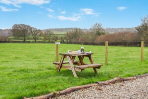 Outdoor dining - 1 Bed in Trebullett (oc-m34010) (Trebullett)