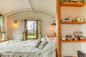 Free WiFi, bed sheets - 1 Bed in Trebullett (oc-m34010) (Trebullett)