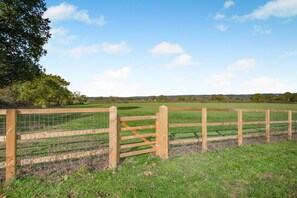 Property grounds - 1 Bed in Marden (oc-r33957) (Marden)