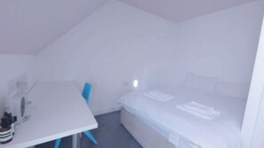 3 間睡房、熨斗/熨衫板、上網、床單