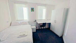 3 bedrooms, iron/ironing board, Internet, bed sheets