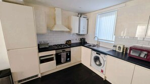 Fridge, oven, stovetop, dishwasher