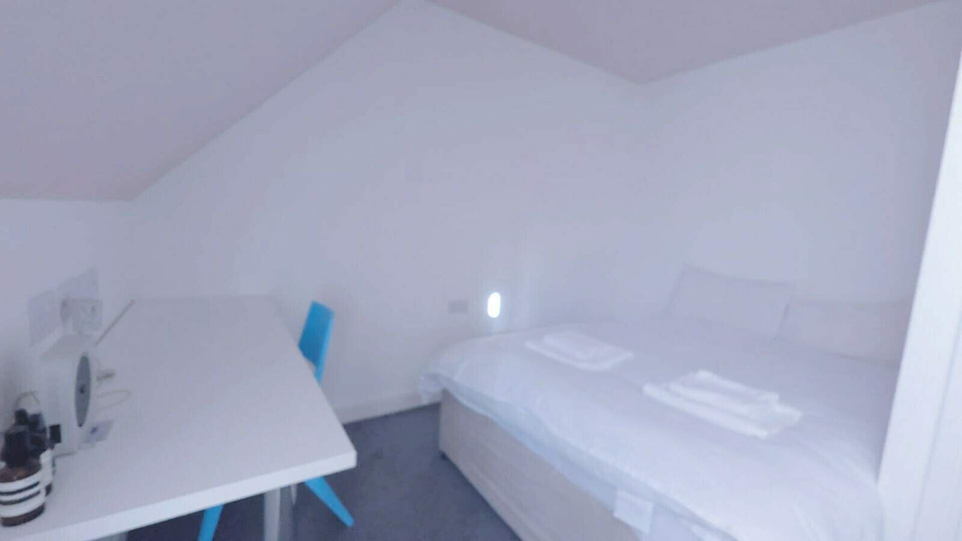 3 bedrooms, iron/ironing board, internet, bed sheets