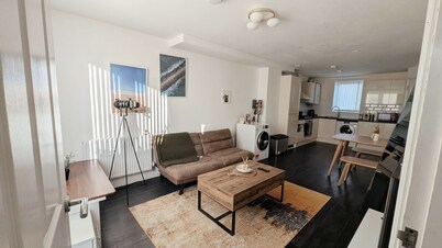 Stylish 4BDR New Build Home In Everton Park