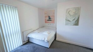 3 chambres, fer et planche à repasser, accès Internet, draps fournis