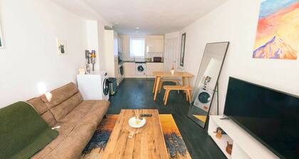 Stylish 4BDR New Build Home In Everton Park