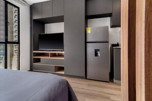 Iron/ironing board, WiFi, bed sheets - Apartaestudio Moderno, Centro Internacional Bogotá, Edificio Teik, (Bogotá)