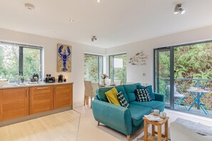 TV - 2 Bed in Fowey (oc-h33067) (Fowey)