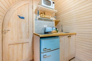 Cookware/dishes/utensils