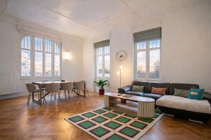 Living area - Luxurious central apartment Strasbourg (Strasbourg)