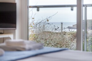 Iron/ironing board, free WiFi, bed sheets - 4 Bed in Widemouth Bay (oc-s34119) (Widemouth Bay)