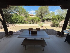 屋外ダイニングエリア