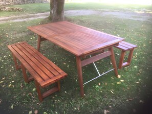 Outdoor dining - Stone Holiday Home in the Lot – Peaceful Nature Retreat near the Dordogne (Masclat)