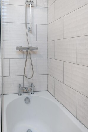 Towels - 3 Bed in Withern (oc-a34087) (Withern)