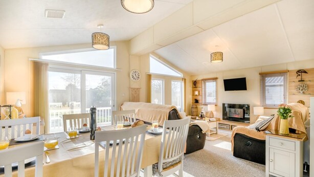 Dining - 3 Bed in Burgh Castle, Great Yarmouth (oc-f34452) (Burgh Castle)