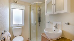 Towels - 3 Bed in Burgh Castle, Great Yarmouth (oc-f34452) (Burgh Castle)