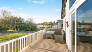 Outdoor dining - 3 Bed in Burgh Castle, Great Yarmouth (oc-f34452) (Burgh Castle)