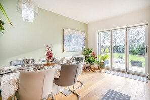 Dining - 4 Bed in Bishopston (oc-t34163) (Murton)