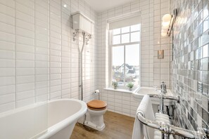 Towels - 2 Bed in Sheringham (oc-b34381) (Sheringham)