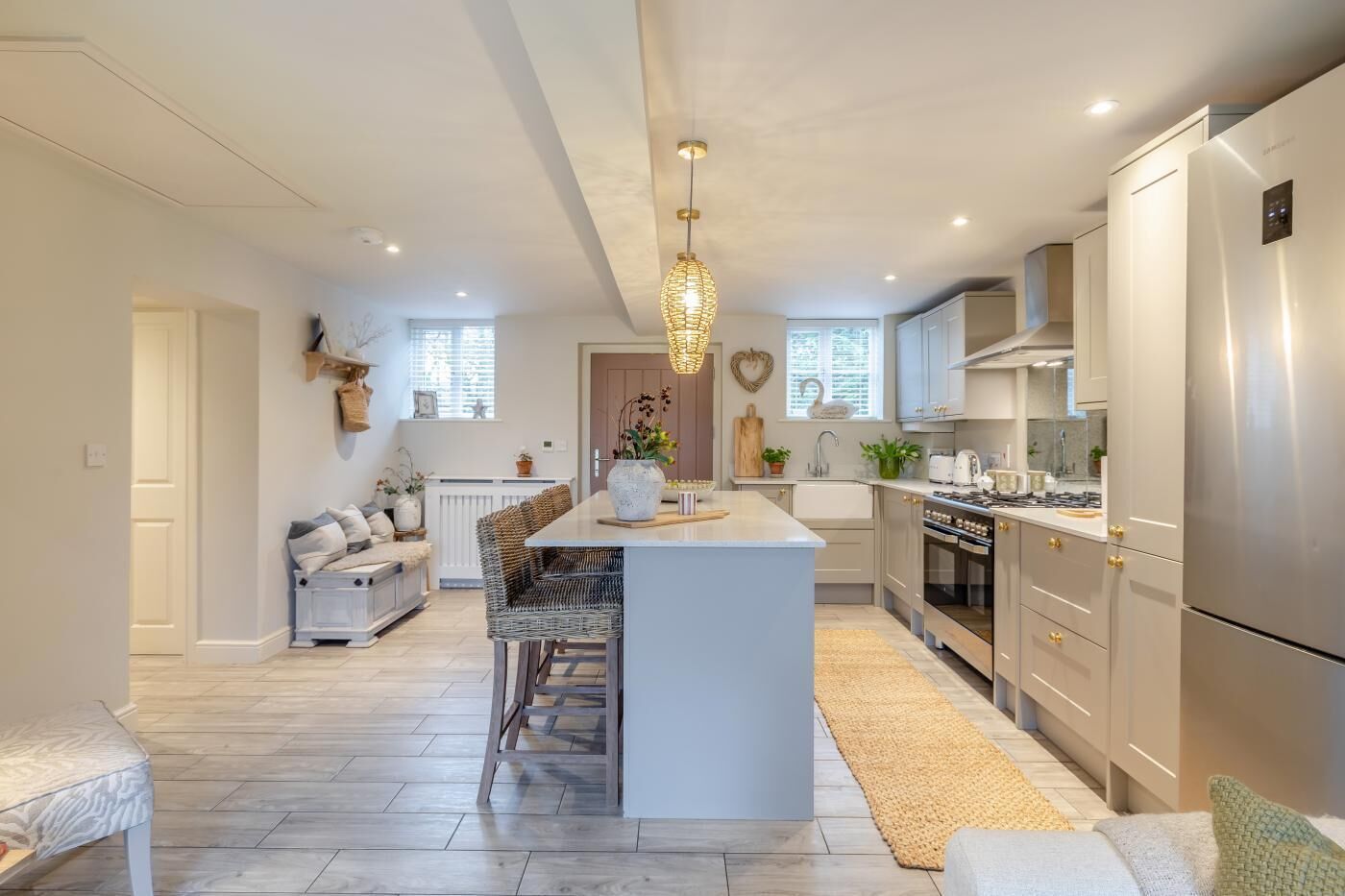 فرن، كرسي للأطفال، مستلزمات طهي/أطباق/أوعية