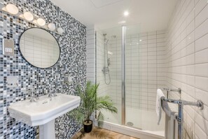 Towels - 3 Bed in Sheringham (oc-b34378) (Sheringham)