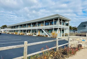 Exterior - Oceanfront Luxury Retreat on Pine Point Beach – Steps to the Sand (Scarborough)