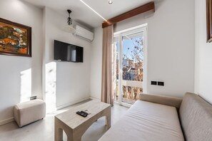 TV - Cityview Studio | Central Comfort by PikHost (Tiranë)