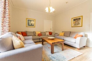 Living area - 7 Bed in Matlock Bath (oc-n34368) (Matlock Bath)