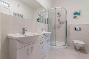 Bathroom - 7 Bed in Matlock Bath (oc-n34368) (Matlock Bath)