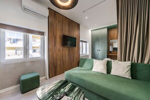 TV - Warm Corner Studio | Central Comfort by PikHost (Tiranë)