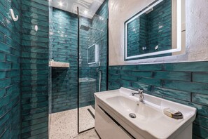 Bathroom - Warm Corner Studio | Central Comfort by PikHost (Tiranë)