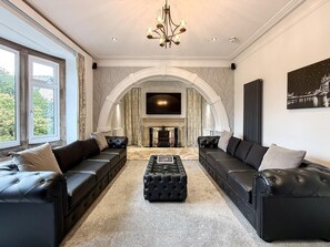 Fernseher, Kamin