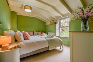 3 chambres, fer et planche à repasser, lit de bébé portatif