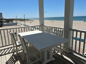 Outdoor dining - Captains Choice , is a  beachfront 5 bdrm/5.5bth vacation home right on Atlantic Beach. Enjoy spacious living, a fully equipped kitchen, stunning ocean views, private pool & hot tub. Walk to food, drinks & music.  Off-season pool heating avail. (Atlantic Beach)