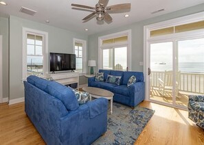 Smart TV - Captains Choice ,is a  beachfront 5 bdrm coastal vacation home right in Atlantic Beach. Enjoy spacious living, a fully equipped kitchen, stunning ocean views, private pool & hot tub. Walk to food, drinks & music. Perfect for families. (Atlantic Beach)