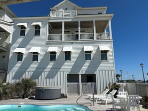 A heated pool - Captains Choice , is a  beachfront 5 bdrm/5.5bth vacation home right on Atlantic Beach. Enjoy spacious living, a fully equipped kitchen, stunning ocean views, private pool & hot tub. Walk to food, drinks & music.  Off-season pool heating avail. (Atlantic Beach)