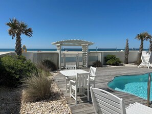 A heated pool - Captains Choice ,is a  beachfront 5 bdrm coastal vacation home right in Atlantic Beach. Enjoy spacious living, a fully equipped kitchen, stunning ocean views, private pool & hot tub. Walk to food, drinks & music. Perfect for families. (Atlantic Beach)