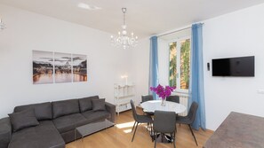 Apartment | Living area - Rental in Rome Karan's Suite Apartment (Rome)