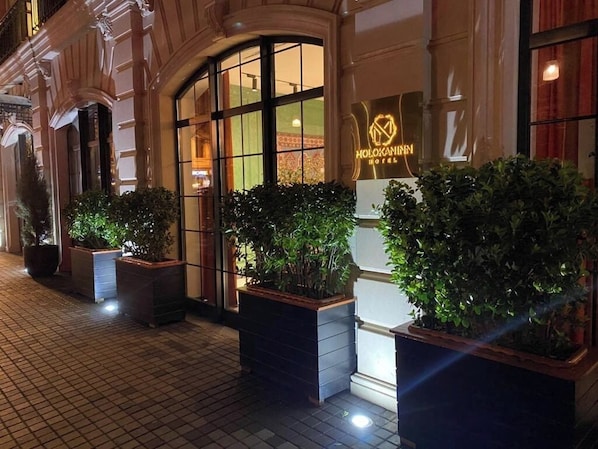 Front of property - evening/night - Molokan Inn Hotel (Baku)