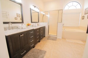 Hair dryer, towels - Disney-Themed 4BR Home w/ Private Pool | Sleeps 9 | 20 min to Disney (Davenport)