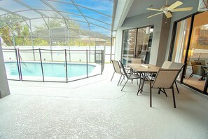 A heated pool - Disney-Themed 4BR Home w/ Private Pool | Sleeps 9 | 20 min to Disney (Davenport)