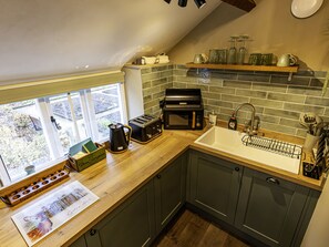 Dishwasher, cookware/dishes/utensils - The Gardeners Cottage at Lytham Hall (Lytham St. Anne's)