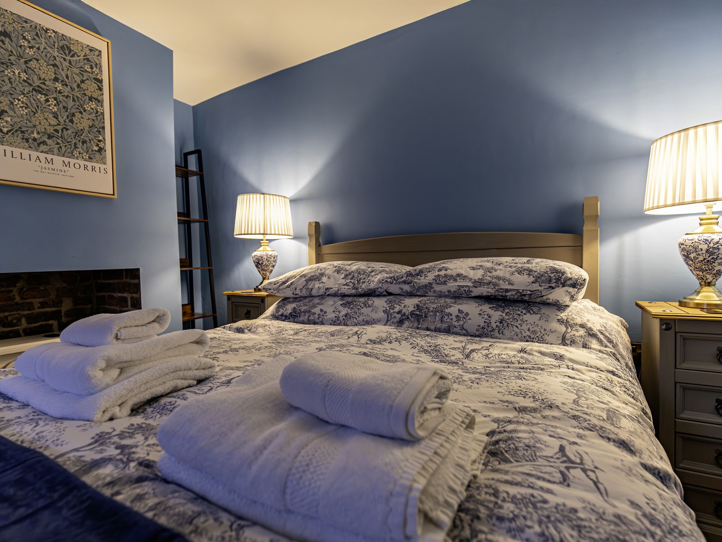 1 kamar tidur dan didekorasi berbeda-beda