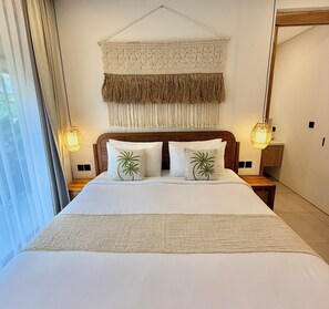 Family Villa, 3 Bedrooms, Kitchen, Pool View - Villa Lily Bay (Selong Belanak)