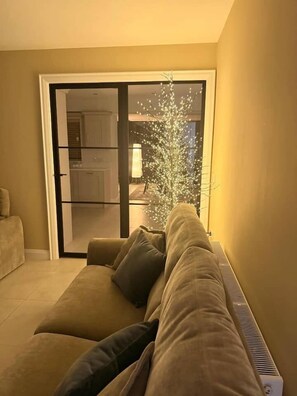 Free WiFi - Modern Entire Home Retreat in Newry (Newry)