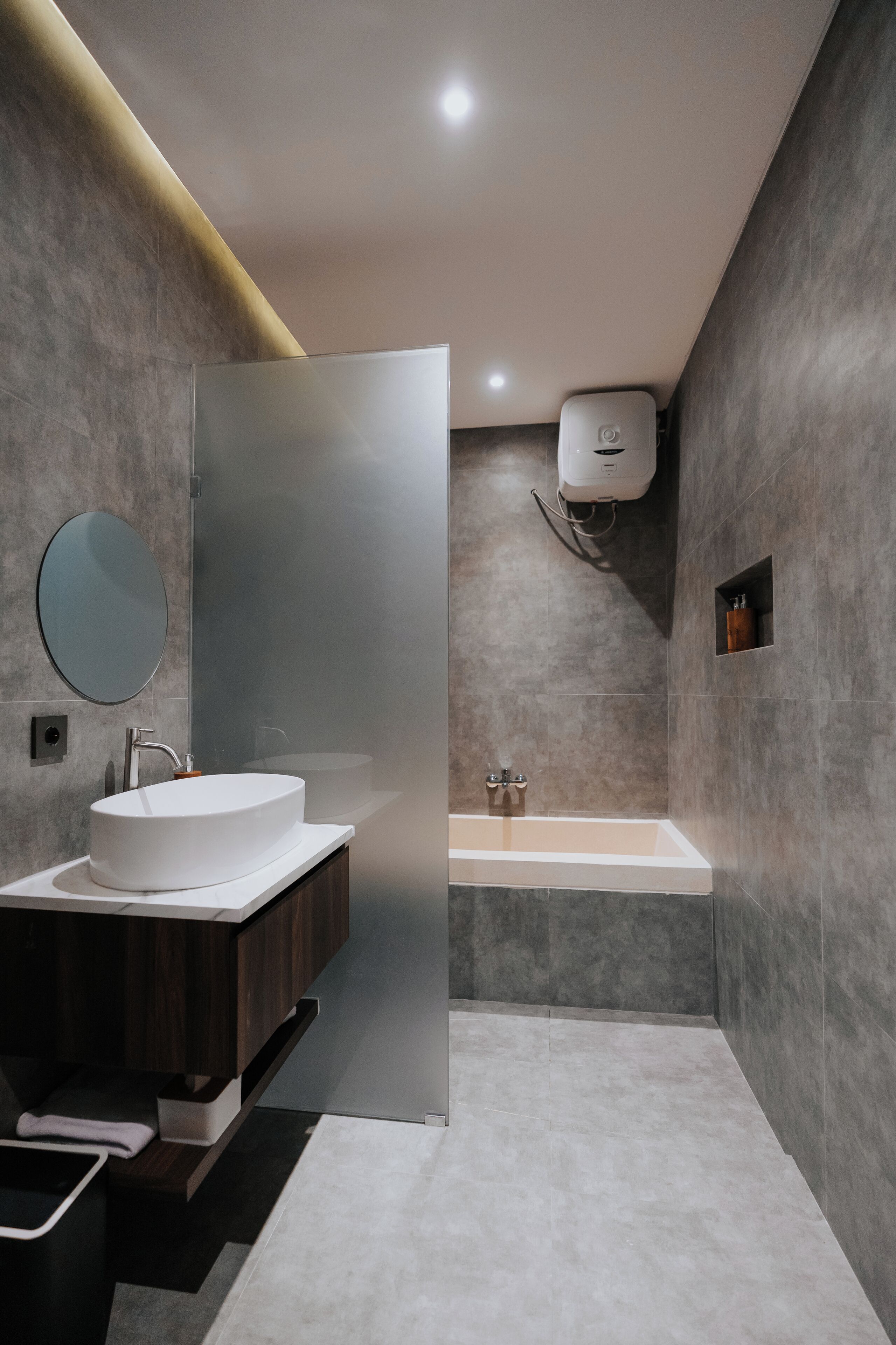 Quarto casal luxo, vista para a piscina | Banheiro | Secador de cabelo, toalhas de banho, sabonete, shampoo