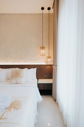 In-room safe, desk, laptop workspace, blackout drapes - Casa Nika Suites Seminyak (Seminyak)