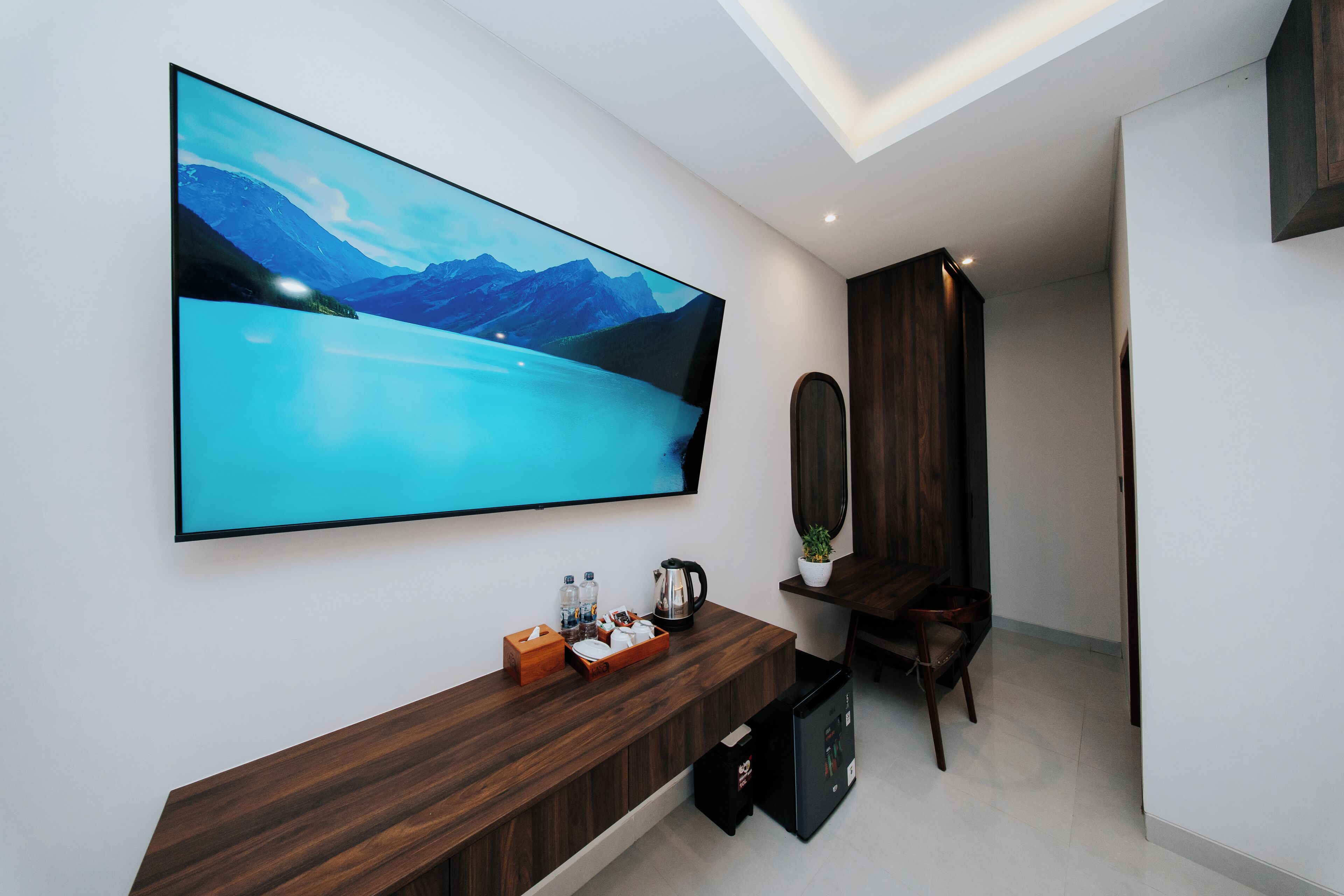 Caja de seguridad en la habitación y escritorio 